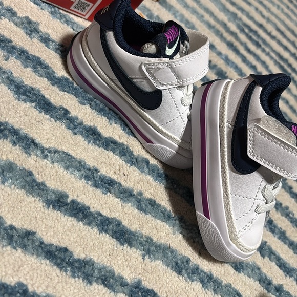 Gentle used 2c nike court legacy - Picture 3 of 4